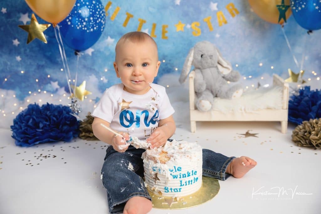 Twinkle twinkle little star cake smash by Hartford, CT photographer The Flash Lady Photography