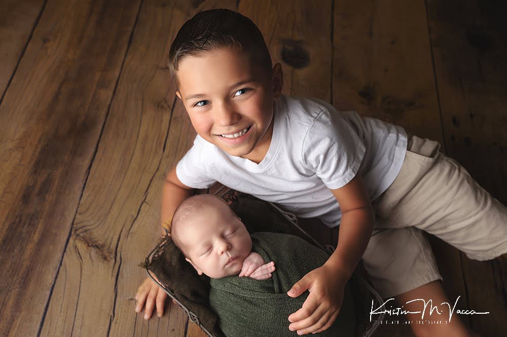 Boy sibling newborn photos by The Flash Lady Photography
