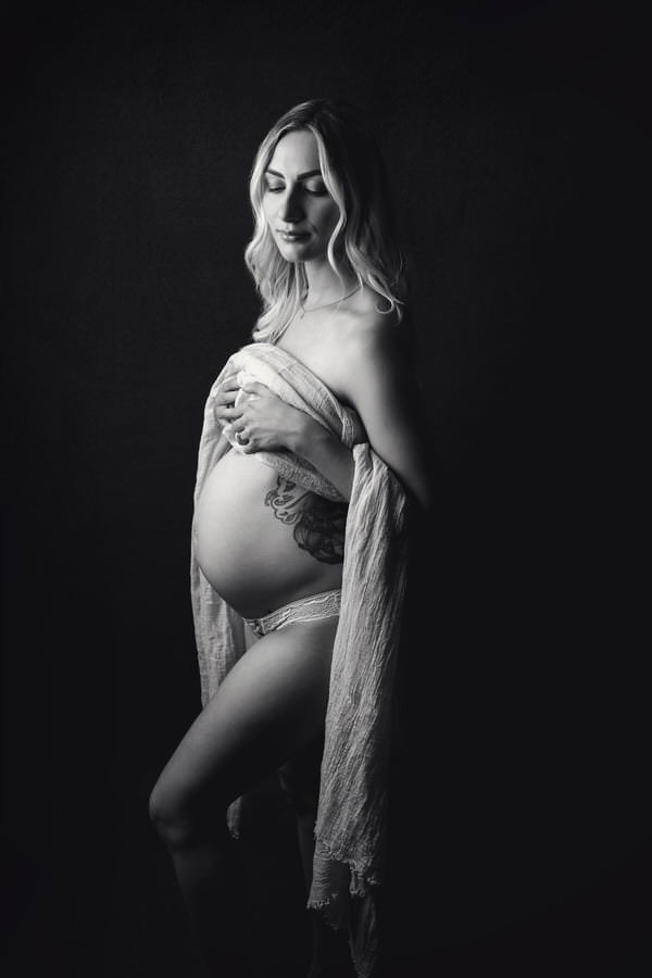 -29Bonnie-Studio-Maternity-Photos