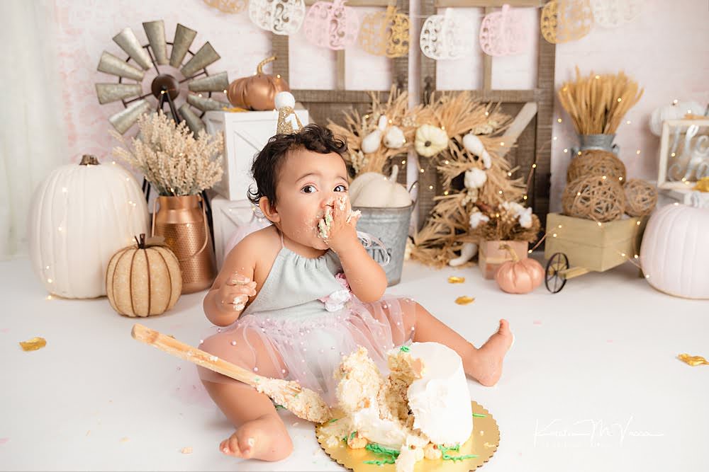 Girly pumpkin cake smash by The Flash Lady Photography