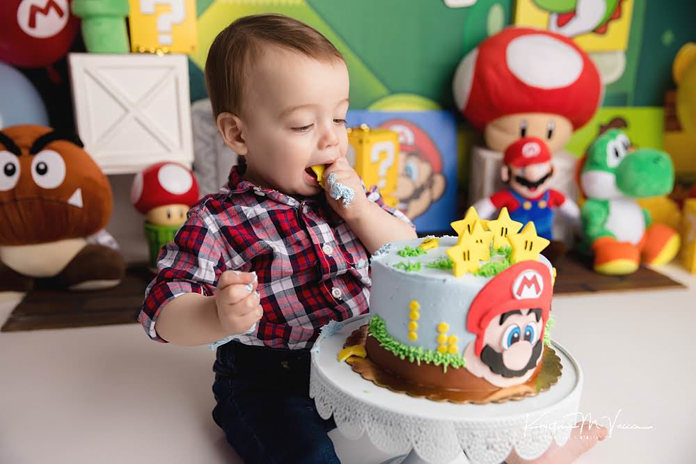 Super Mario cake smash by The Flash Lady Photography