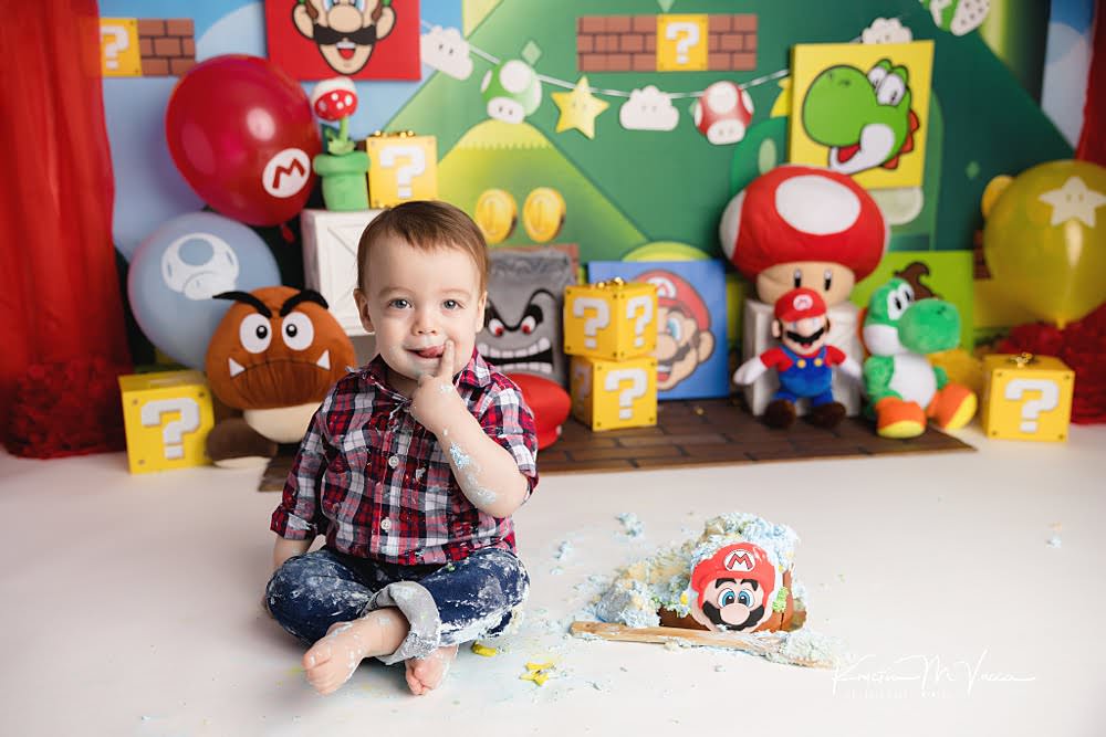 Super Mario cake smash by The Flash Lady Photography