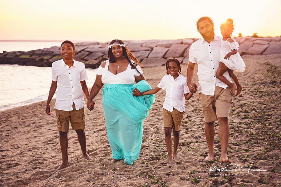 Family of 5 walking towards the camera during their family photoshoot