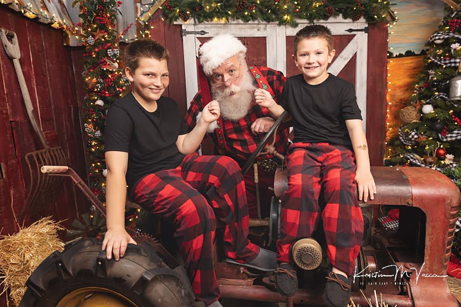2 brothers pull Santa Claus’s beard during their Christmas photoshoot at The Flash Lady Photography