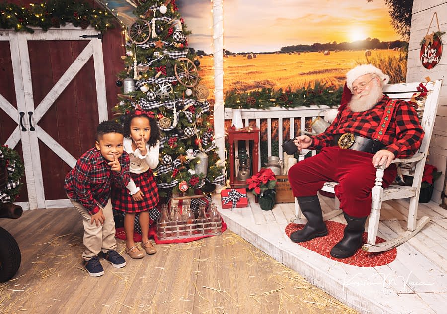 Twin brother and sister sneak up on Santa Claus sleeping during Christmas photos 2022